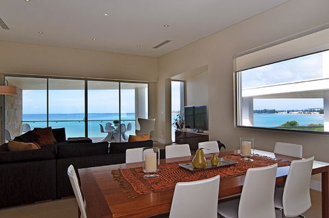 Absolute - Hayward Court, Victor Harbor - Broome Tourism 1