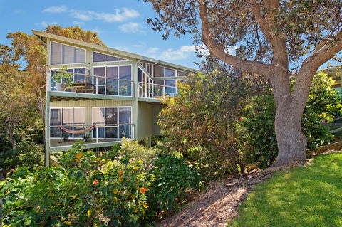 Arty Beach House At Lighthouse Beach - Broome Tourism 0