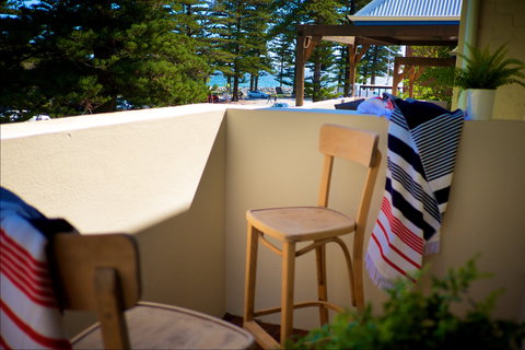 Cottesloe Artist's Beach Retreat - Broome Tourism 0