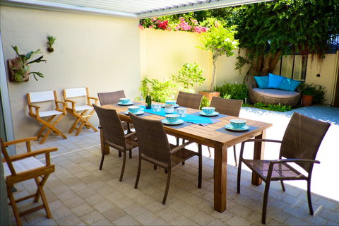 Cottesloe Artist's Beach Retreat - Broome Tourism 1