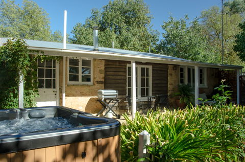 Ford Cottage Bed & Breakfast - Broome Tourism 0