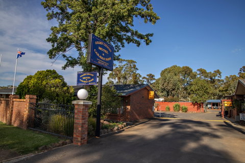 Golden Country Motel And Caravan Park - Broome Tourism 0