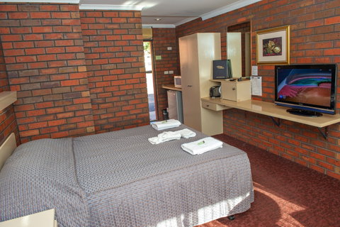 Golden Country Motel And Caravan Park - Broome Tourism 1