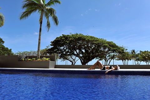 Holiday Inn Cairns Harbourside - Broome Tourism 0