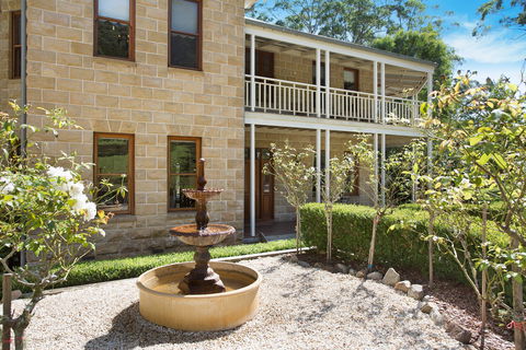 Le Chateau - Broome Tourism 0