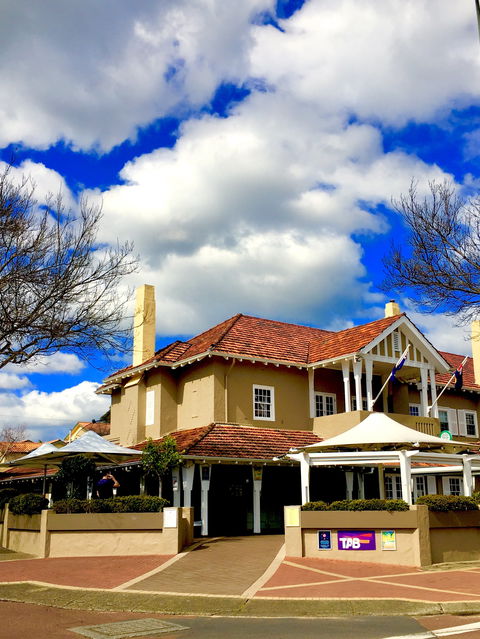 Margaret River Hotel - Broome Tourism 1