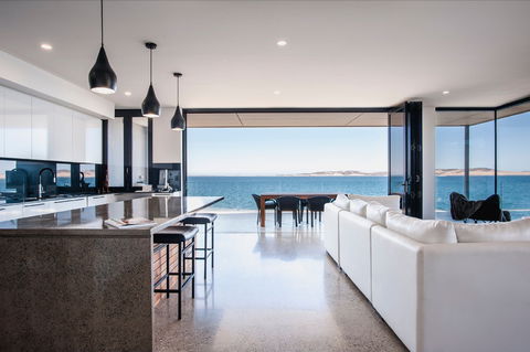 Shelley Rocks House - Broome Tourism 1
