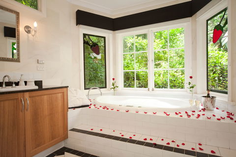 Strawberry Patch Cottage - Broome Tourism 1
