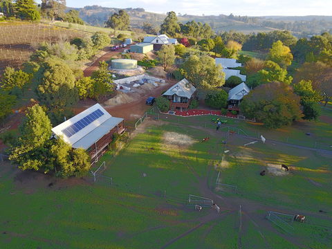 Sunnyhurst Chalets Farmstay - Broome Tourism 0