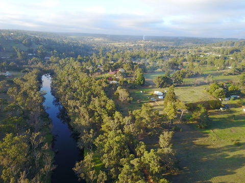 Sunnyhurst Chalets Farmstay - Broome Tourism 1