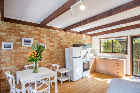 Villa De Golf At Mollymook - Broome Tourism 1