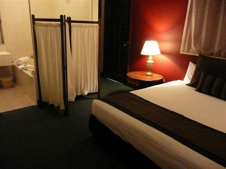 Margaret River Hotel & Holiday Suites - Broome Tourism 0