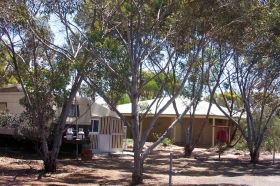 Lake King Caravan Park - Broome Tourism 0