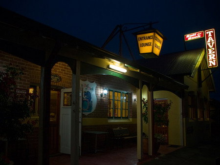The Bull And Bush Tavern - Broome Tourism 0
