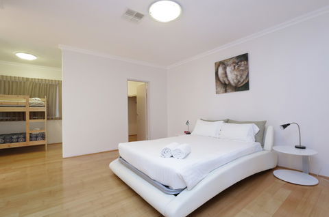 Antonas Verandah Apartments - Broome Tourism 5