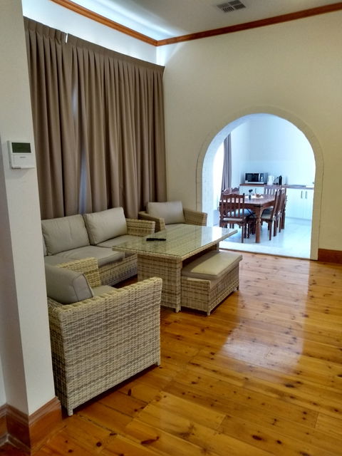 Adelaide Hills Birdwood Cottage - Broome Tourism 0