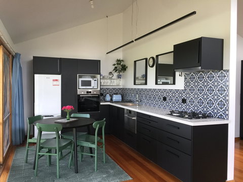 Black Cockatoo Cottages - Broome Tourism 2