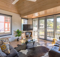 dlux  escape  Lorne - Broome Tourism