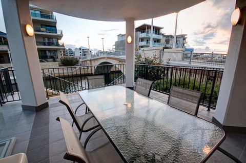 Dolphin Quay 3 Bedroom Apartment - Broome Tourism 1