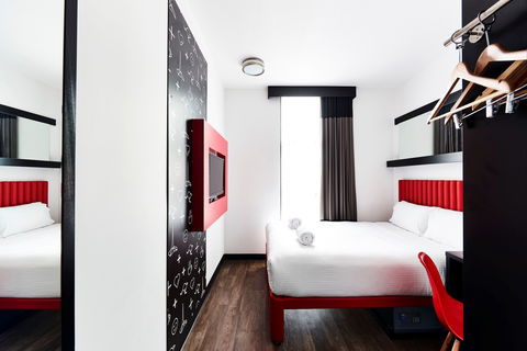 Ibis Melbourne Swanston Street Hotel - Broome Tourism 1