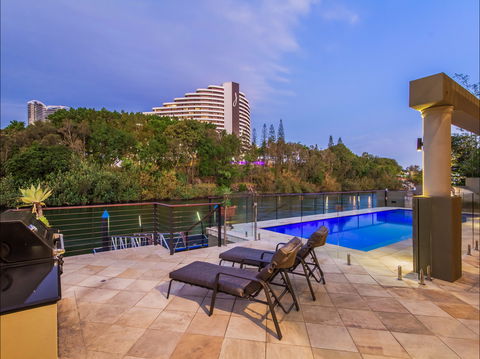 Lakeland Keys Broadbeach - Vogue Holiday Homes - Broome Tourism 0