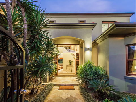 Lakeland Keys Broadbeach - Vogue Holiday Homes - Broome Tourism 2