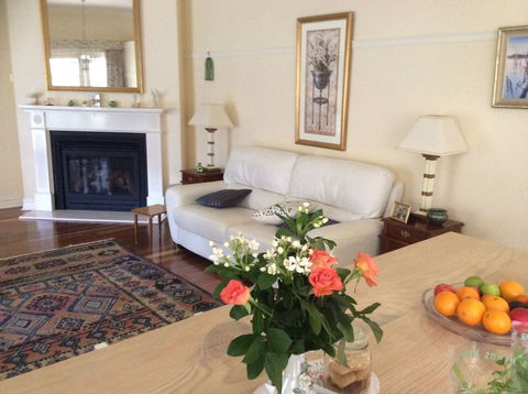 Linden Tree Manor - Broome Tourism 0