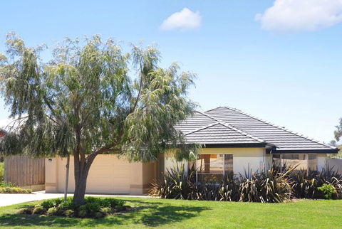 Macs Manor - Broome Tourism 0