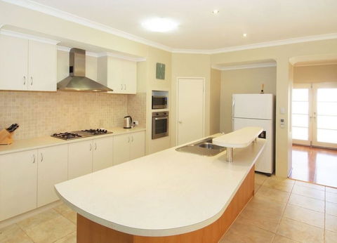 Macs Manor - Broome Tourism 1