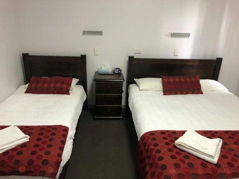 Minlaton Hotel - Broome Tourism 2
