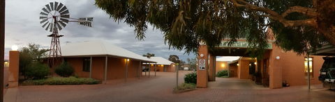 Mud Hut Motel - Broome Tourism 0