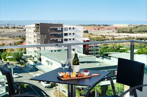 Oaks Gladstone Grand Hotel - Broome Tourism 0