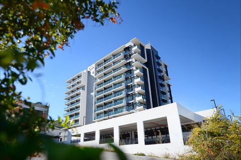 Oaks Gladstone Grand Hotel - Broome Tourism 1