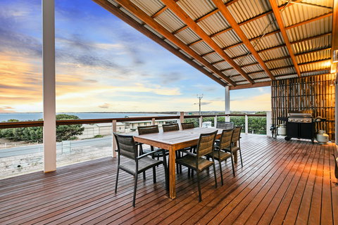 Sceale Bay Seaview Escape - Broome Tourism 1