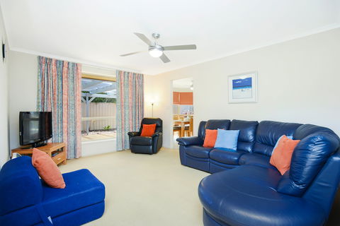 2 Marto Court, Carrickalinga - Broome Tourism 1