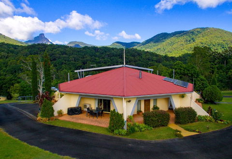 A View Of Mount Warning Bed And Breakfast - Broome Tourism 0