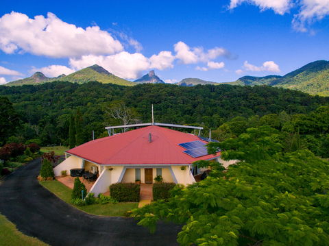 A View Of Mount Warning Bed And Breakfast - Broome Tourism 1