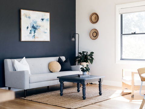 Chic Country Cottage With Vineyard Views - Broome Tourism 1