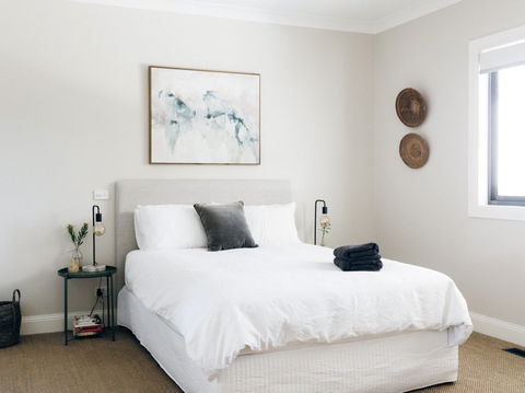 Chic Country Cottage With Vineyard Views - Broome Tourism 2