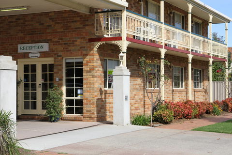 Grand Manor Motor Inn - Broome Tourism 0