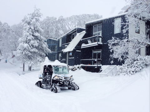 Kilimanjaro Alpine Apartments - Broome Tourism 2