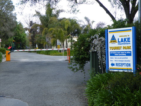 Lake Hamilton Motor Village And Caravan Park - Broome Tourism 2