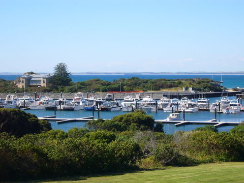 Robe Harbour View Motel - Broome Tourism 0