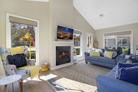 Summer Home - Our Place At Bright - Broome Tourism 1