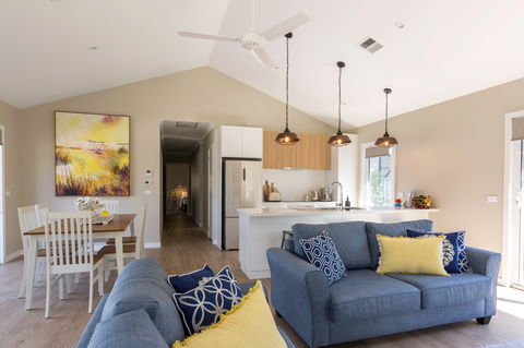 Summer Home - Our Place At Bright - Broome Tourism 2