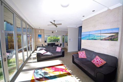 Sun Worship Crescent Head Eco Villas - Broome Tourism 2