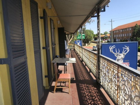 The Family Hotel Maitland - Broome Tourism 1