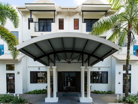 Cairns Queens Court - Broome Tourism 1