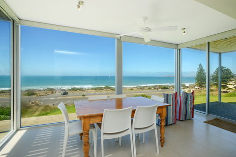 Chiton On The Rocks - Breathtaking Panoramic Coastal Views - Broome Tourism 0