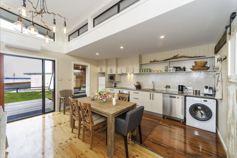 Coastal Pods Wynyard - Broome Tourism 1